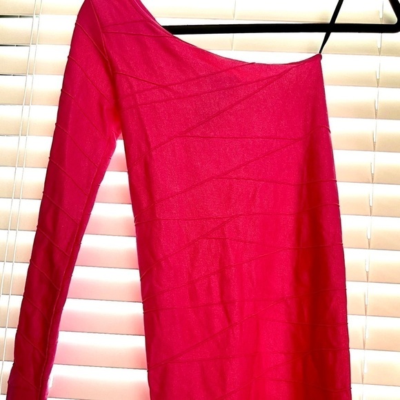 🔥What's Hot!!🔥 Bebe Spandex One-Shoulder Mini Dress! - Picture 2 of 4